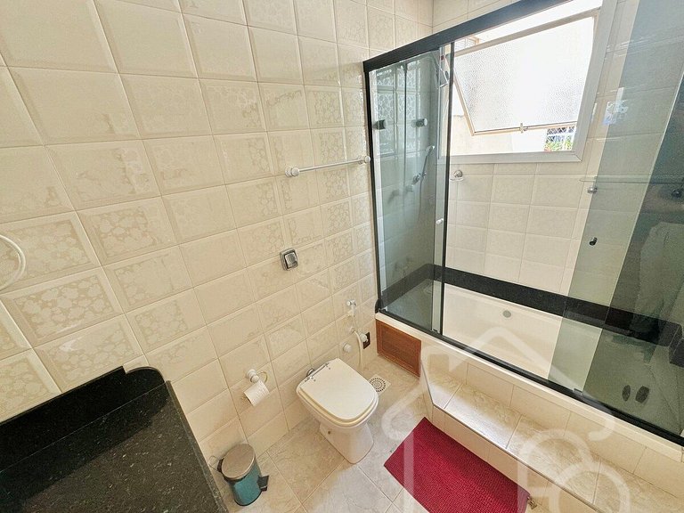 Cobertura com Piscina no centro