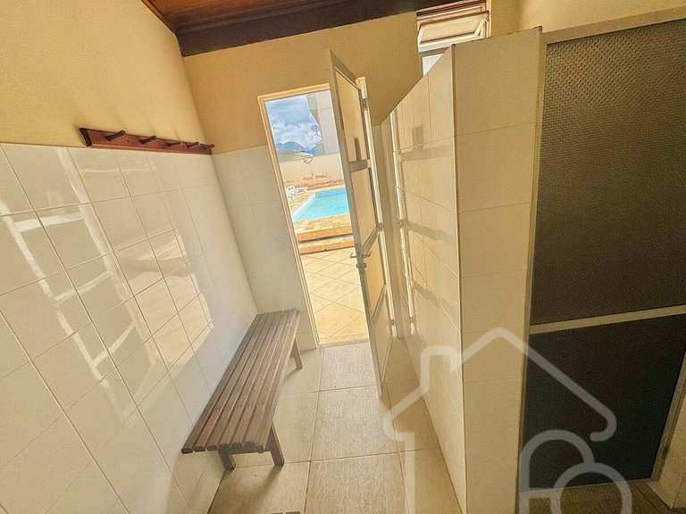 Cobertura com Piscina no centro