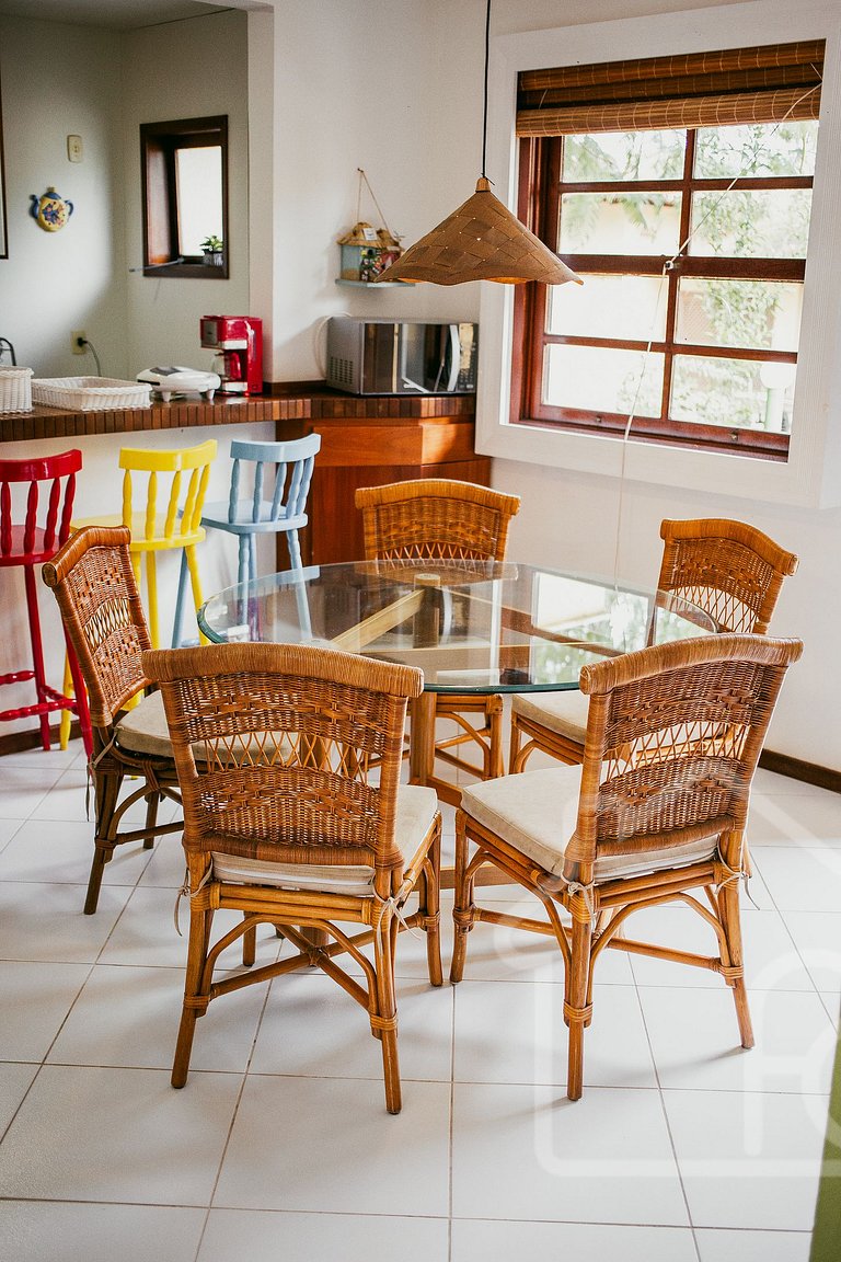 Casa em condomínio pé na areia