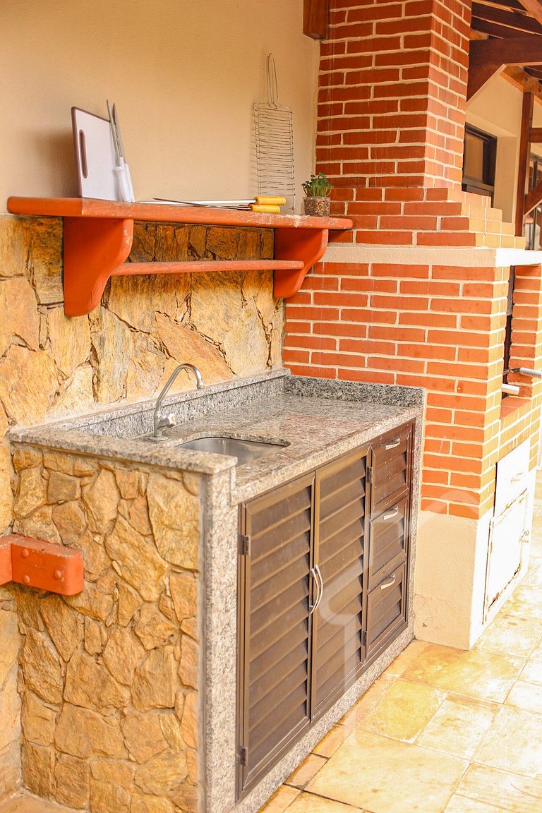 Cobertura com Piscina no centro