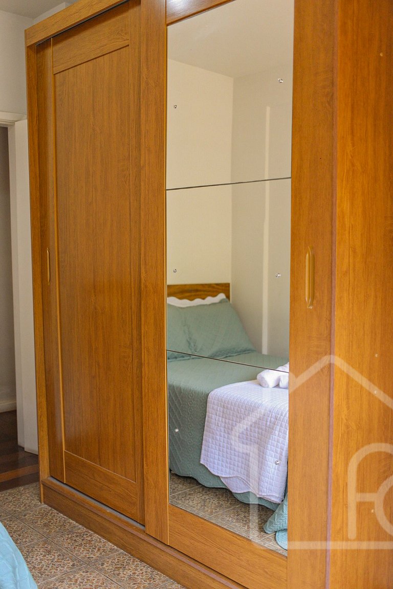 Cobertura com Piscina no centro