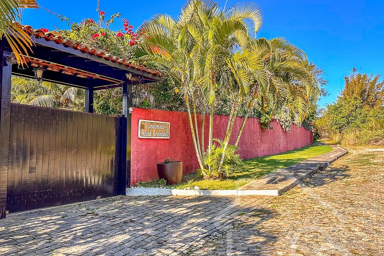 Casa com churrasqueira próxima a Rua das Pedras