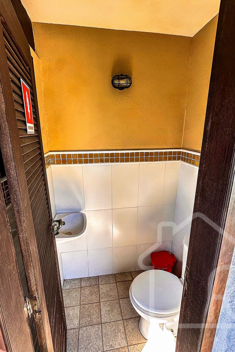 Casa com churrasqueira próxima a Rua das Pedras