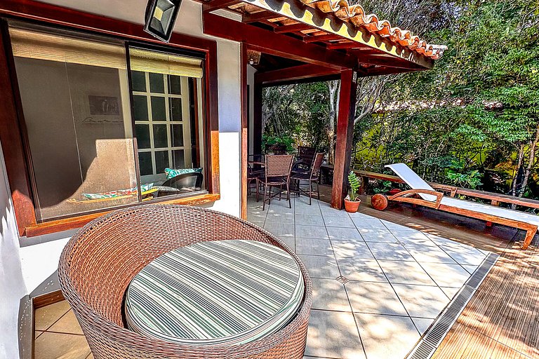Casa com churrasqueira próxima a Rua das Pedras