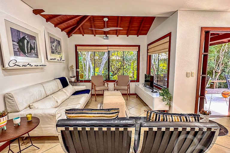 Casa com churrasqueira próxima a Rua das Pedras