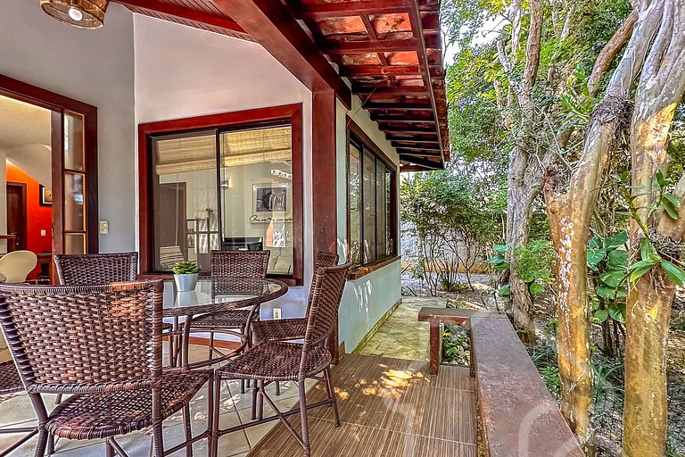 Casa com churrasqueira próxima a Rua das Pedras