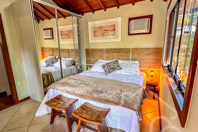 Casa com churrasqueira próxima a Rua das Pedras