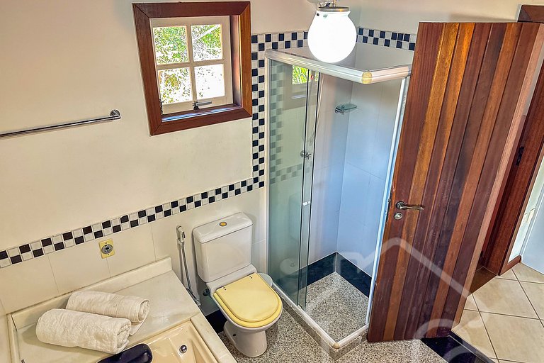 Casa com churrasqueira próxima a Rua das Pedras