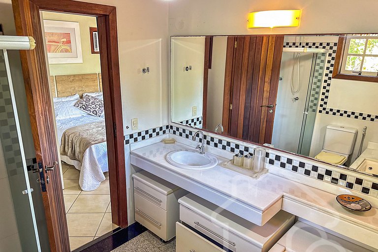Casa com churrasqueira próxima a Rua das Pedras