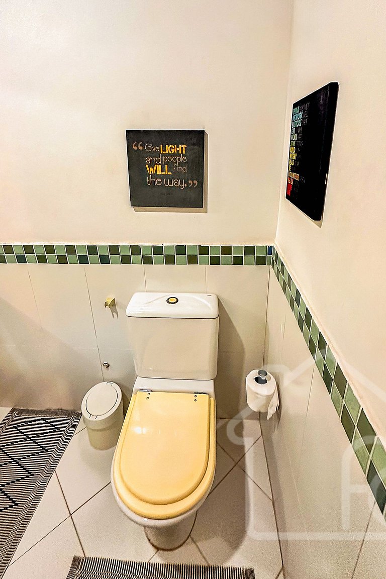 Casa com churrasqueira próxima a Rua das Pedras
