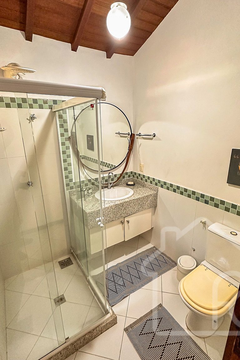 Casa com churrasqueira próxima a Rua das Pedras