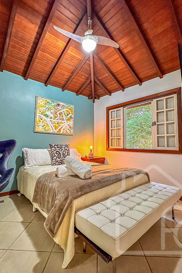 Casa com churrasqueira próxima a Rua das Pedras