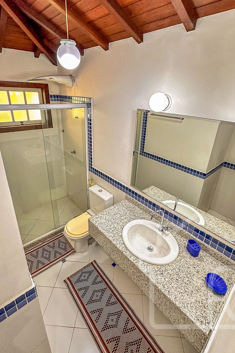 Casa com churrasqueira próxima a Rua das Pedras