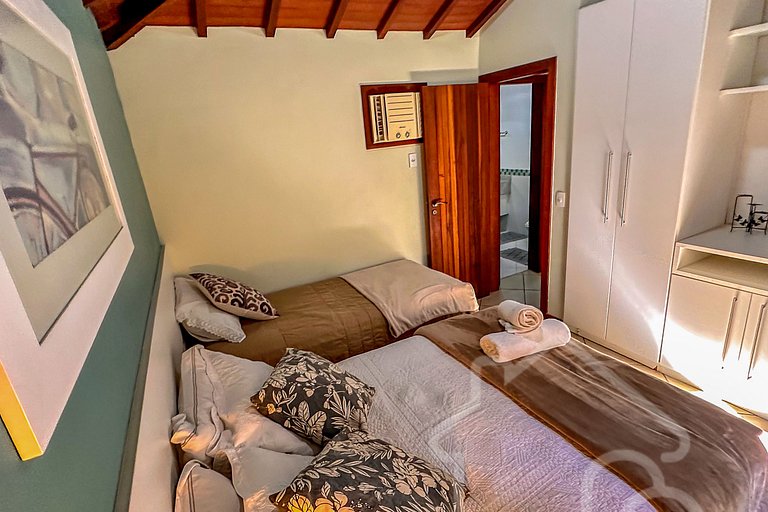 Casa com churrasqueira próxima a Rua das Pedras