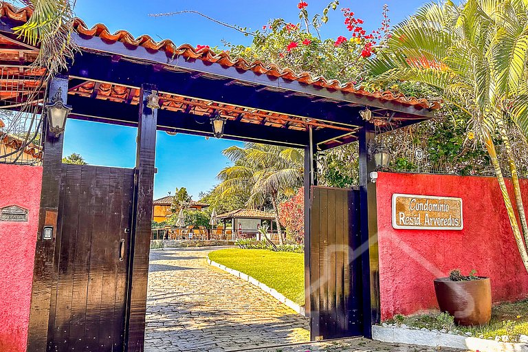 Casa com churrasqueira próxima a Rua das Pedras