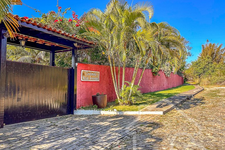 Casa com churrasqueira próxima a Rua das Pedras