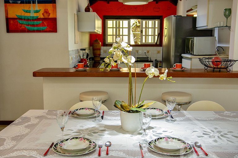 Casa com churrasqueira próxima a Rua das Pedras