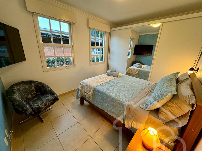 Apartamento em Olaria com piscina e playground