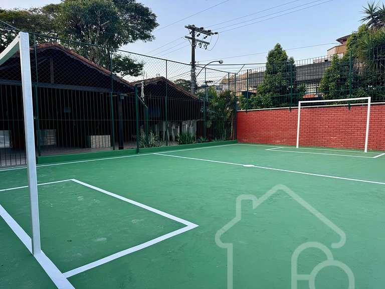 Apartamento em Olaria com piscina e playground