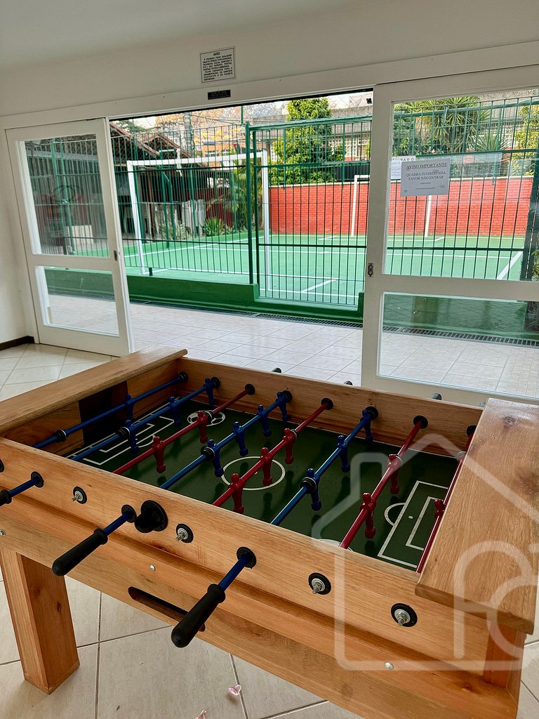 Apartamento em Olaria com piscina e playground