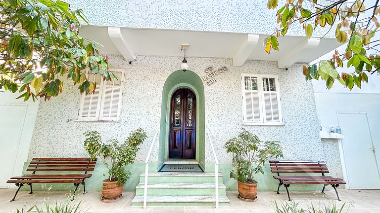 Estúdio reformado no Leblon | 5 min da praia