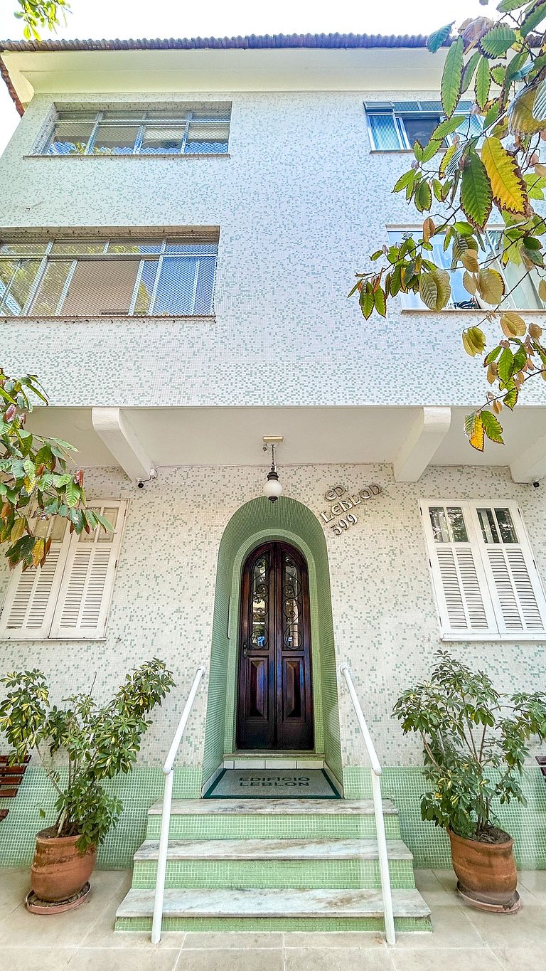 Estúdio reformado no Leblon | 5 min da praia