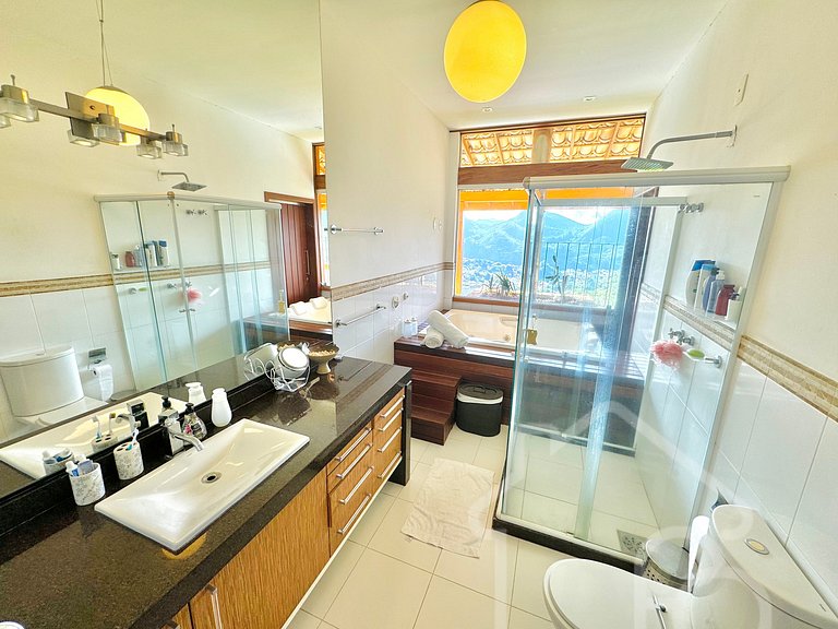 Casa luxuosa com vista e piscina