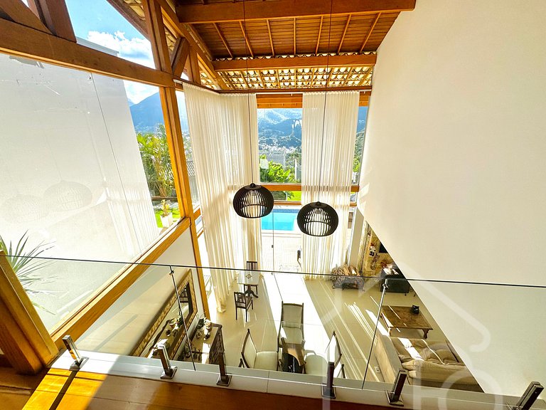 Casa luxuosa com vista e piscina