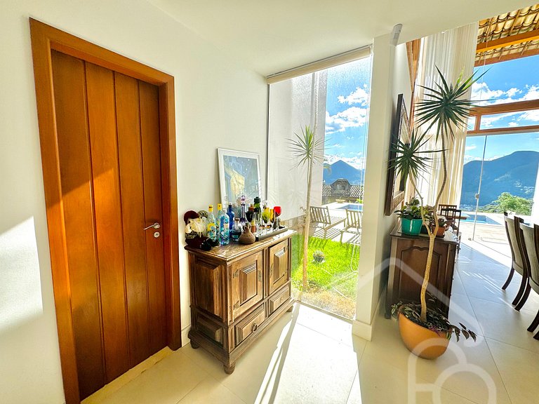 Casa luxuosa com vista e piscina