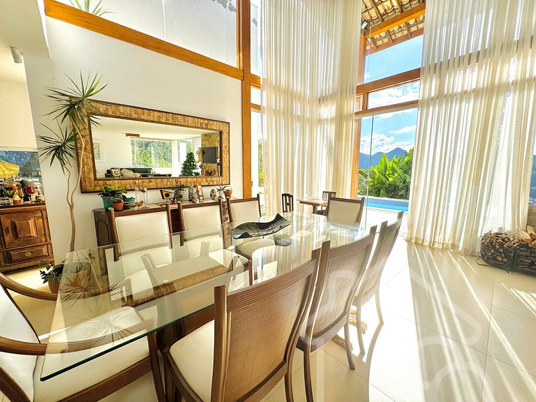 Casa luxuosa com vista e piscina