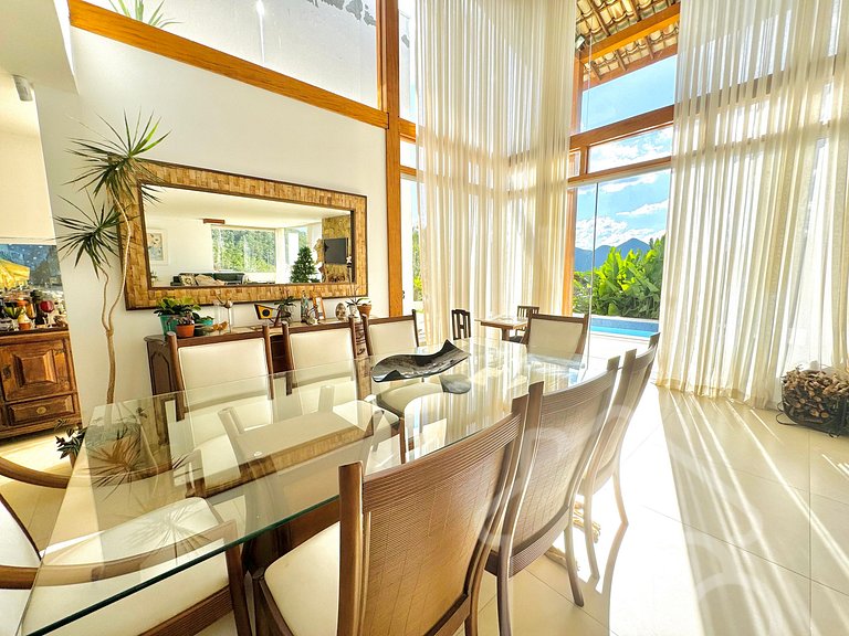 Casa luxuosa com vista e piscina