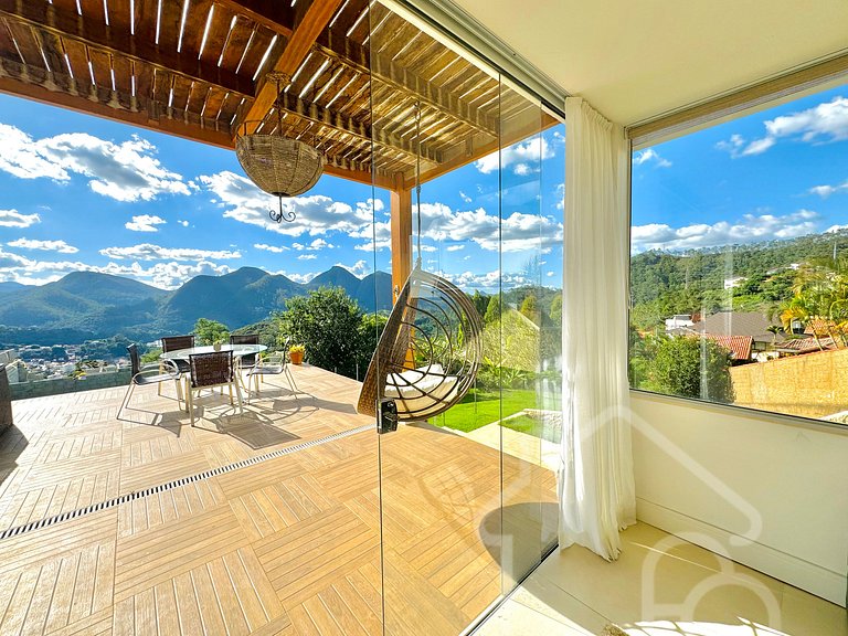 Casa luxuosa com vista e piscina