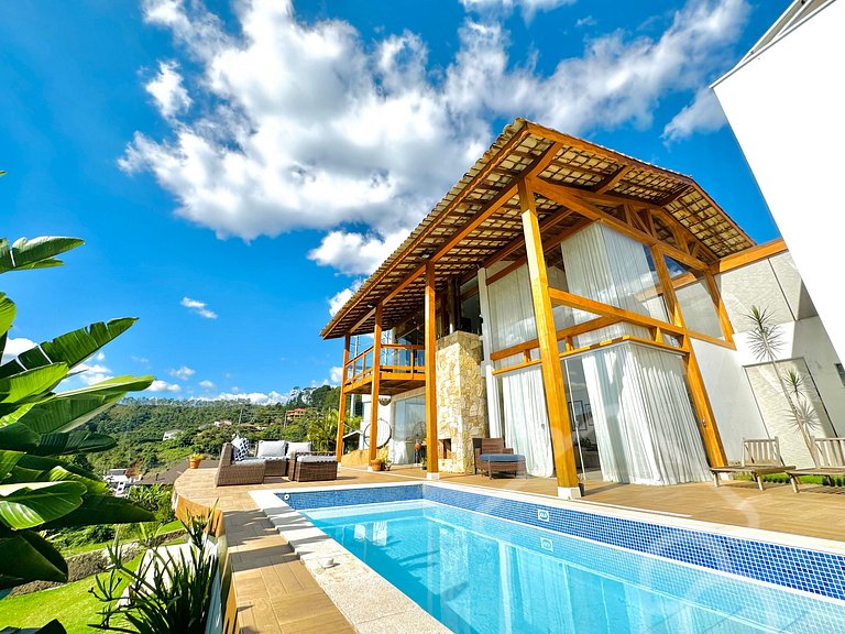 Casa luxuosa com vista e piscina