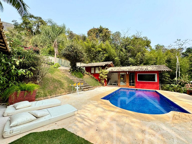 Refúgio Exclusivo em Itaipava com piscina e sauna