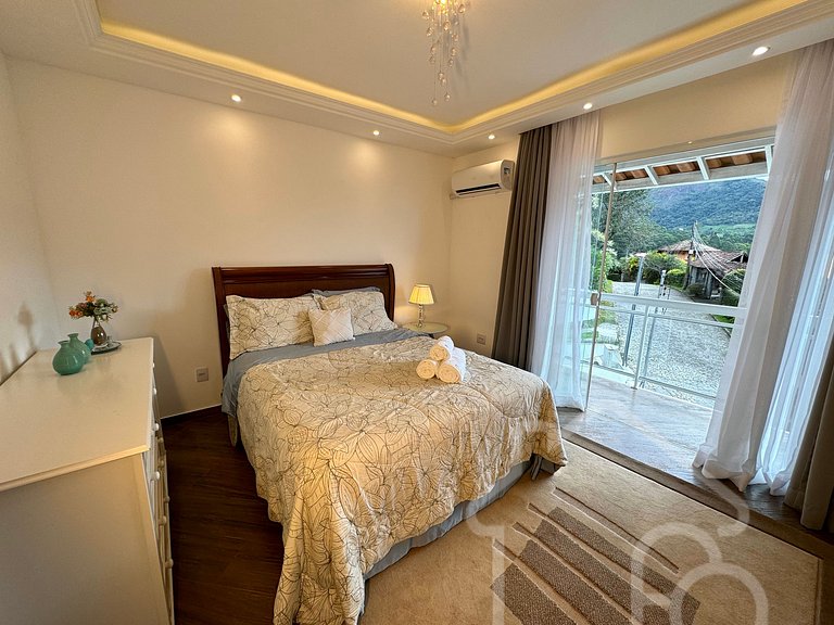 Casa na Serra com Área de Lazer
