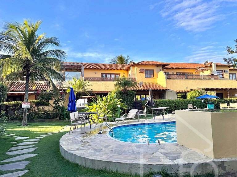 Casa em condomínio pé na areia