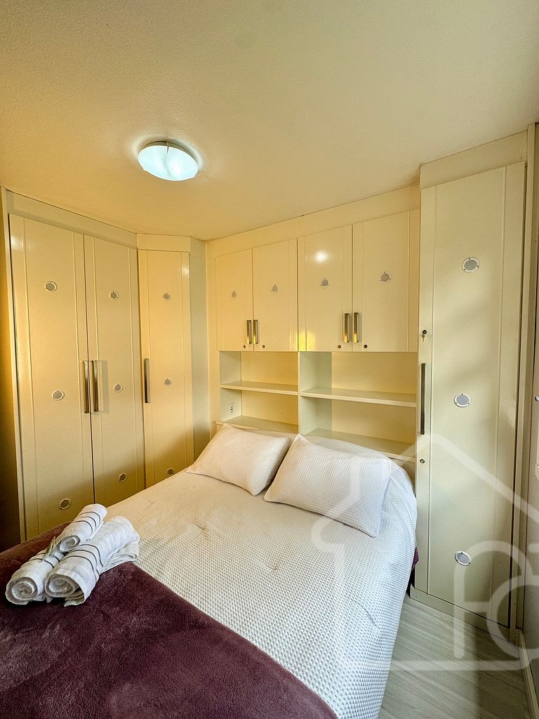 Apartamento em condomínio familiar