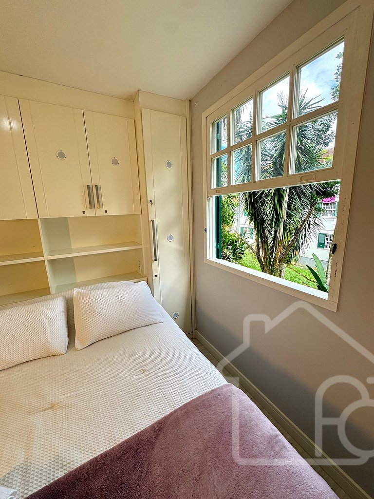 Apartamento em condomínio familiar