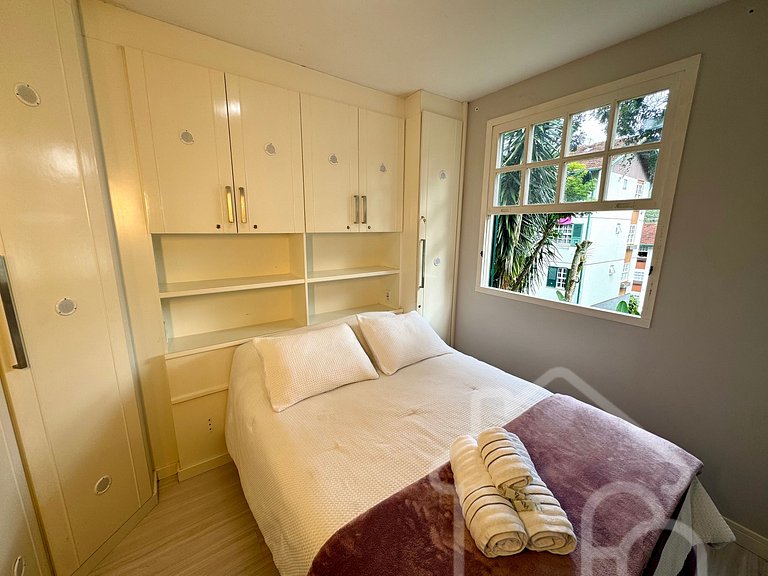 Apartamento em condomínio familiar