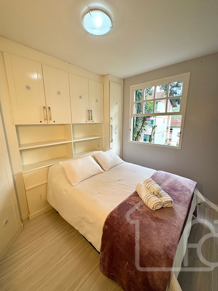 Apartamento em condomínio familiar