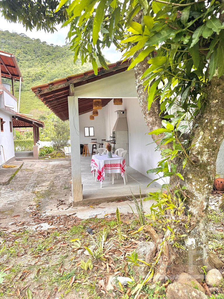 Refúgio em Lumiar com Piscina, Churrasqueira e Natureza ao R