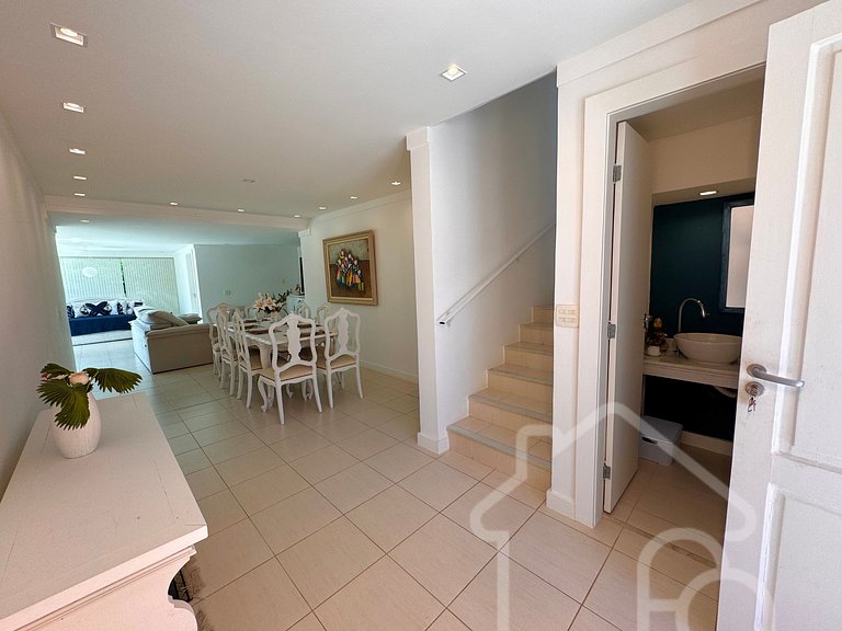 Casa com 5 suítes e Piscina privativa