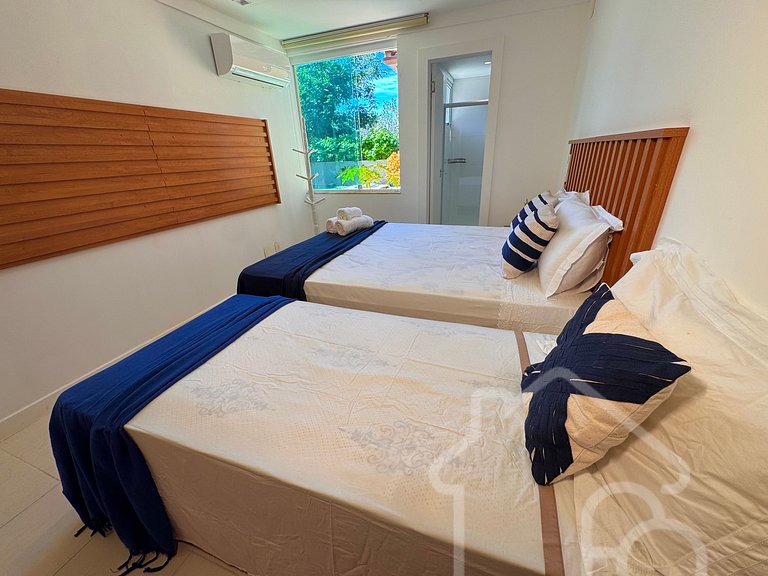 Casa com 5 suítes e Piscina privativa