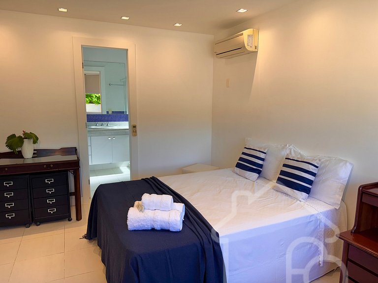 Casa com 5 suítes e Piscina privativa