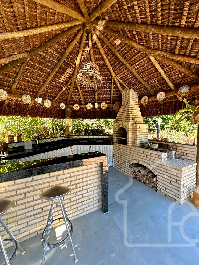 Refúgio inspirado na Bahia, entre o Rio e a Serra