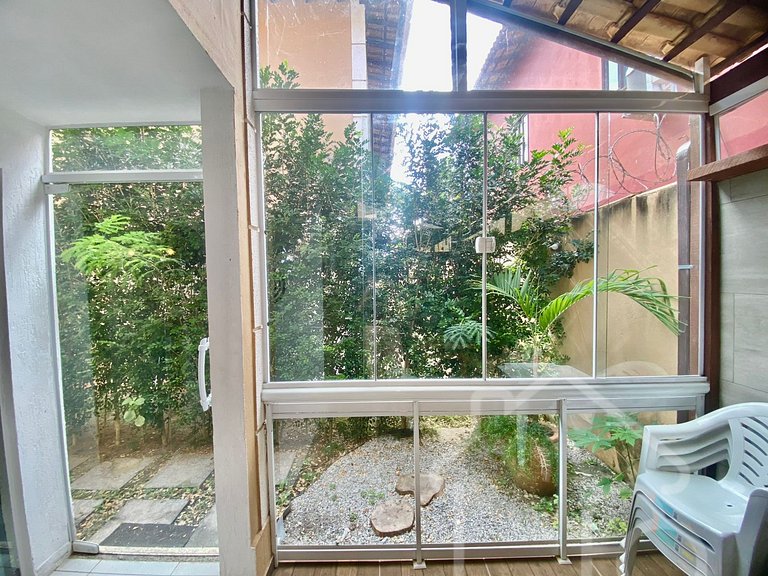 Casa com piscina em condomínio na Rasa