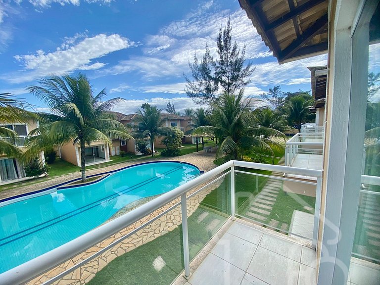 Casa com piscina em condomínio na Rasa