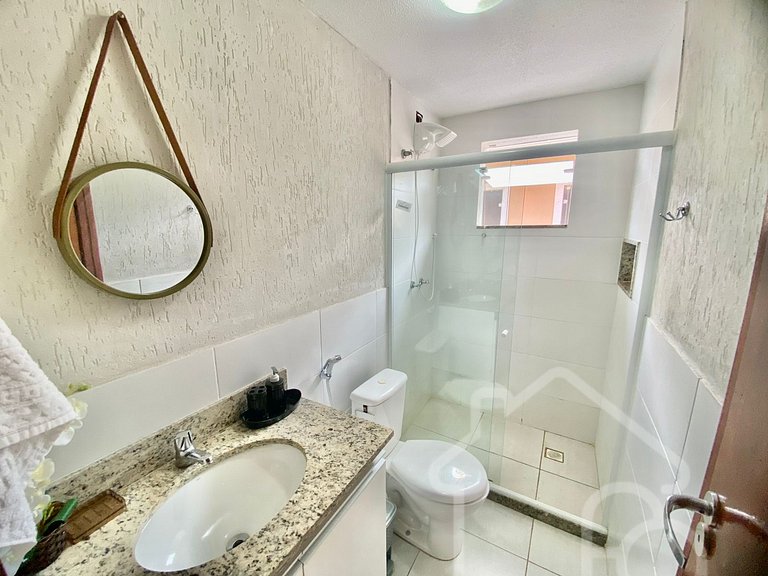 Casa com piscina em condomínio na Rasa