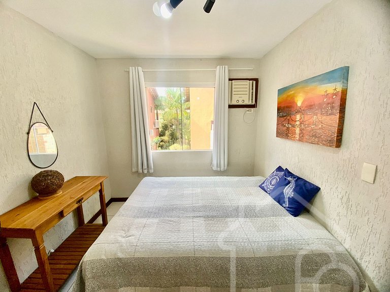 Casa com piscina em condomínio na Rasa