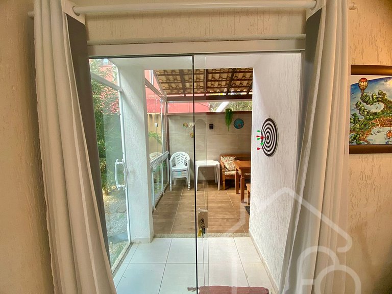 Casa com piscina em condomínio na Rasa
